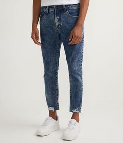 Calça Skinny em Jeans Marmorizado com Barra Destroyed