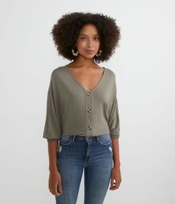 Blusa em Viscose com Manga 3/4 e Botões Contrastantes