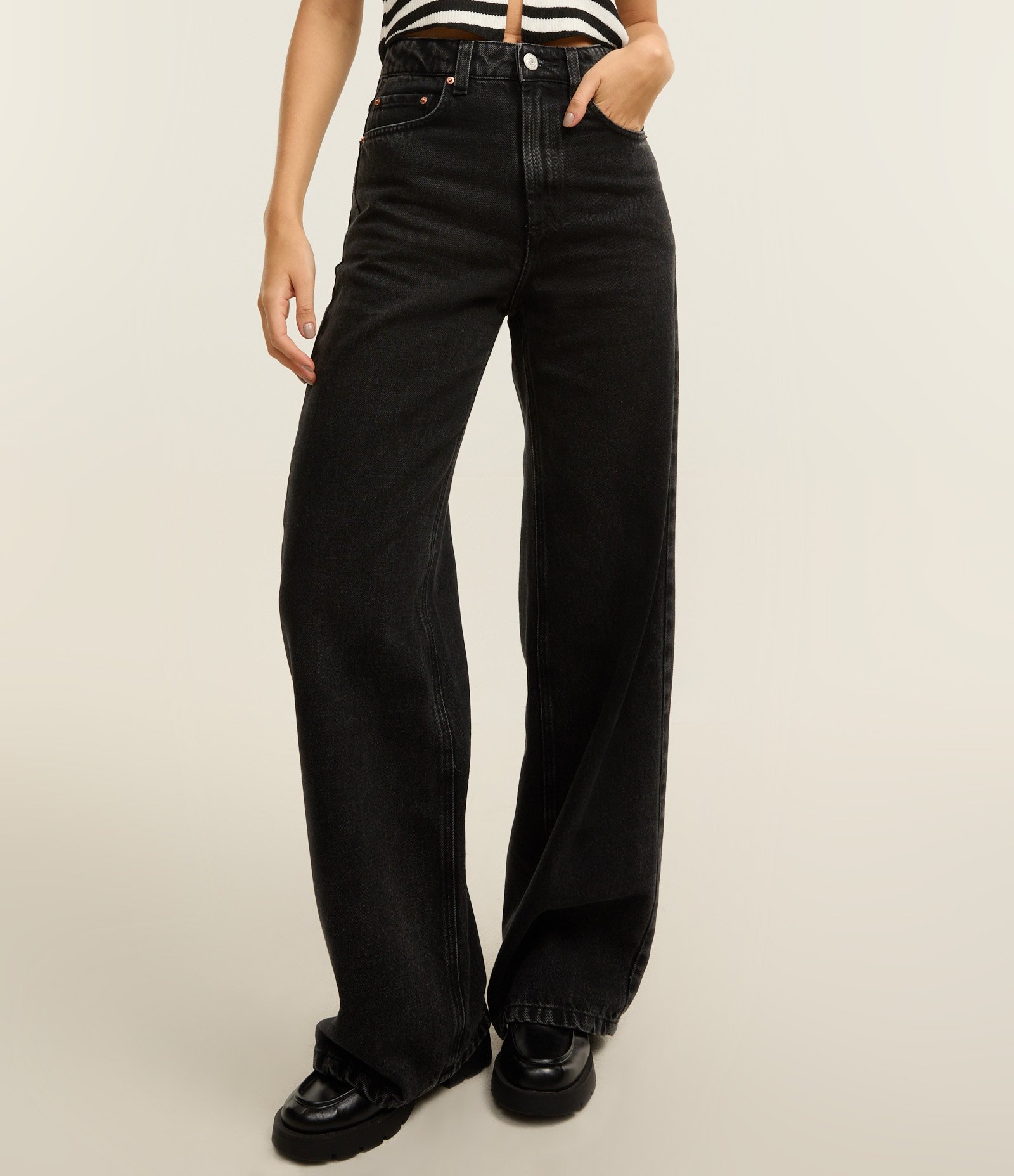 Calça Wide Leg Jeans com Cintura Alta e Barra Corte a Fio Preto 3