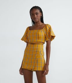 Blusa Cropped Alfaiataria com Estampa Xadrez e Manga Bufante