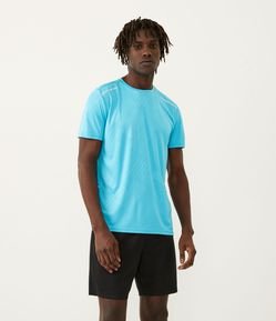 Camiseta Esportiva com Estampa de Listras e Detalhes Refletivos
