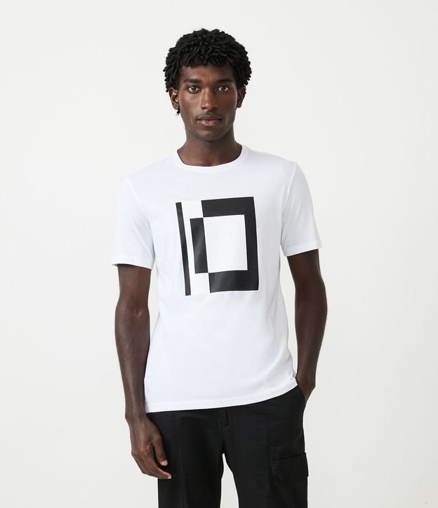 Camiseta Slim em Algodão com Estampa Conceitual - Cor: Branco - Tamanho: G