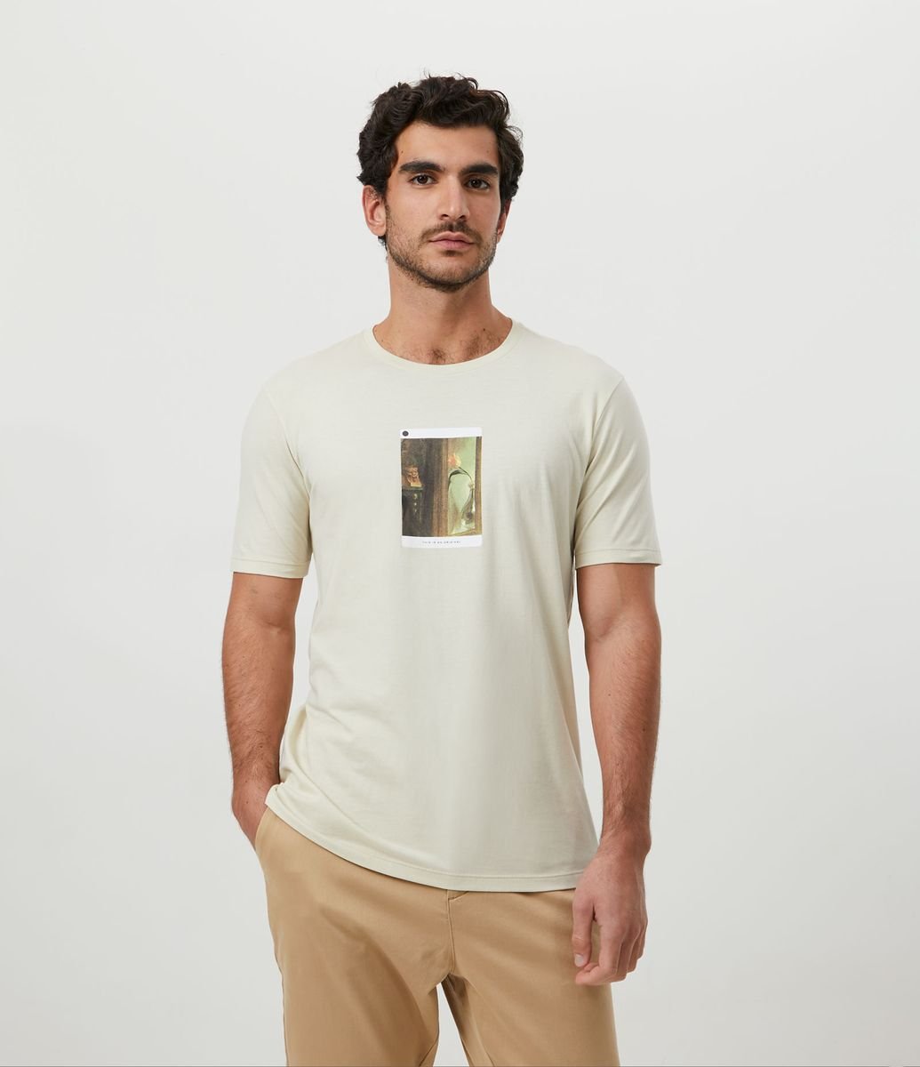 Camiseta Manga Curta em Algodão com Estampa Artística Tela de Pintura Menor preço em Camiseta Manga Curta em Algodão com Estampa Artística Tela de Pintura