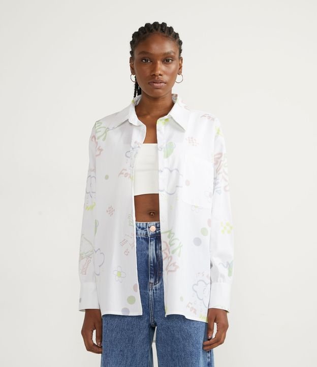 Camisa Alongada em Algodão Estampa de Nuvens com Frases e Flores