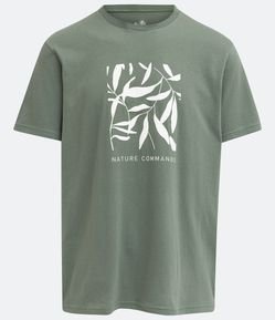 Camiseta Comfort em Algodão Manga Curta com Estampa Folhagens e Lettering