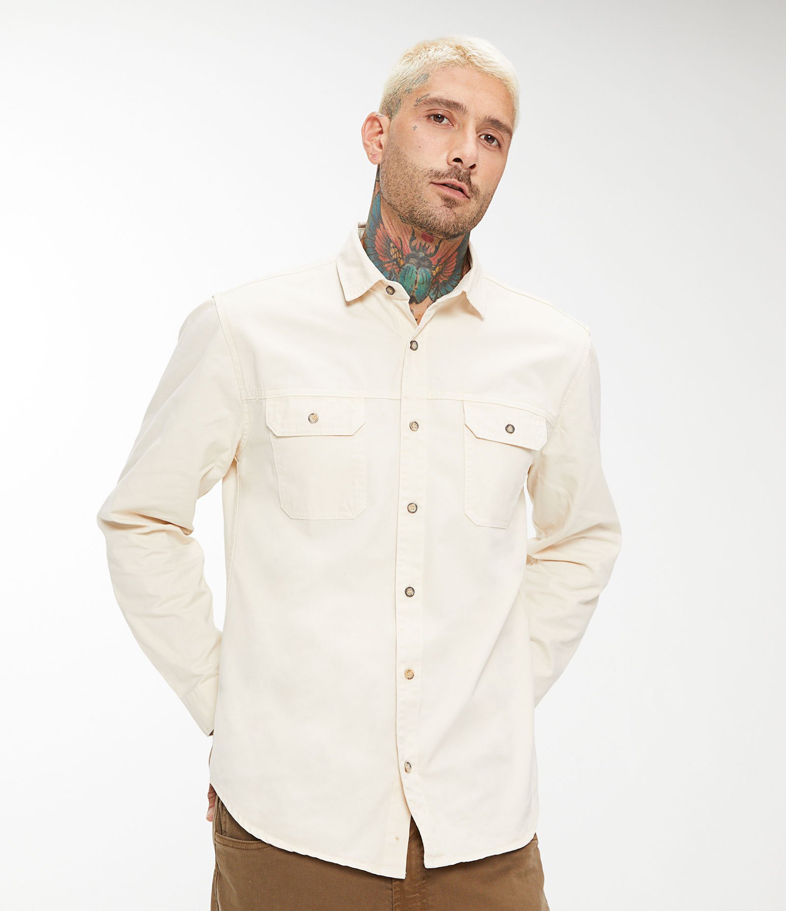 Camisa Comfort em Algodão com Bolsos Lapela e Abotoamento Bege 1