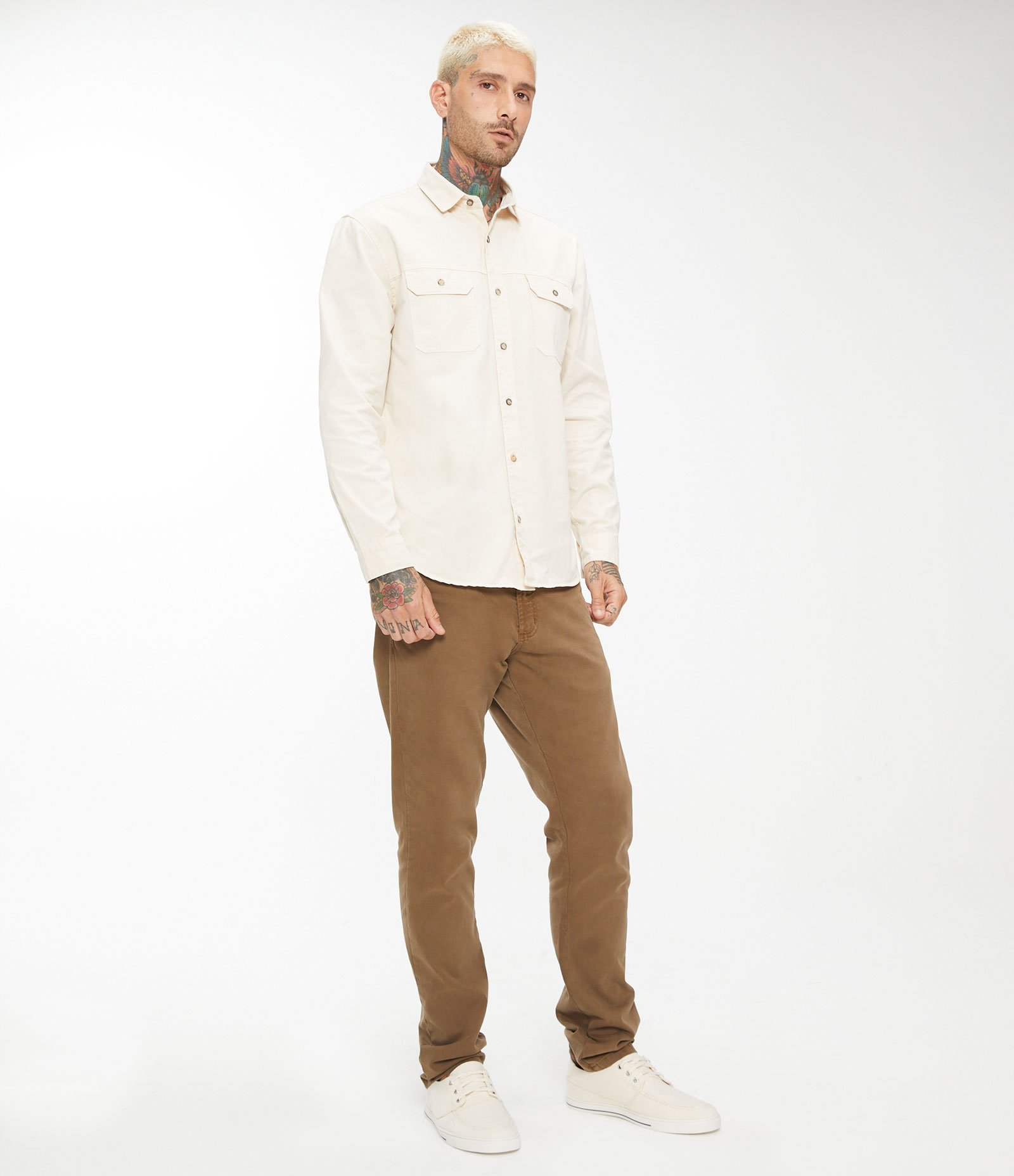 Camisa Comfort em Algodão com Bolsos Lapela e Abotoamento Bege 2