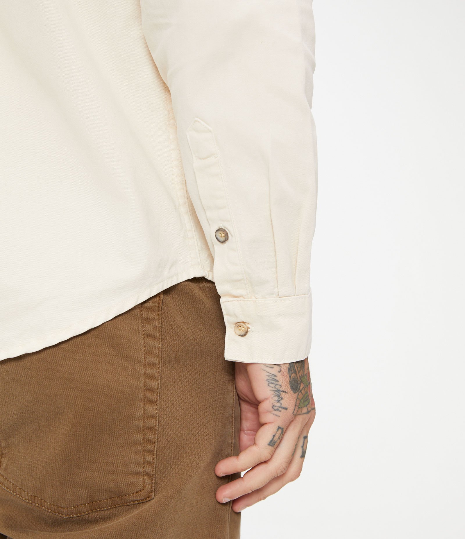 Camisa Comfort em Algodão com Bolsos Lapela e Abotoamento Bege 5