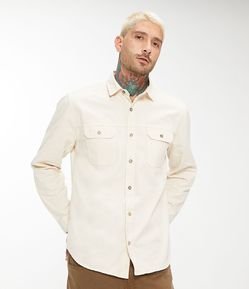 Camisa Comfort em Algodão com Bolsos Lapela e Abotoamento