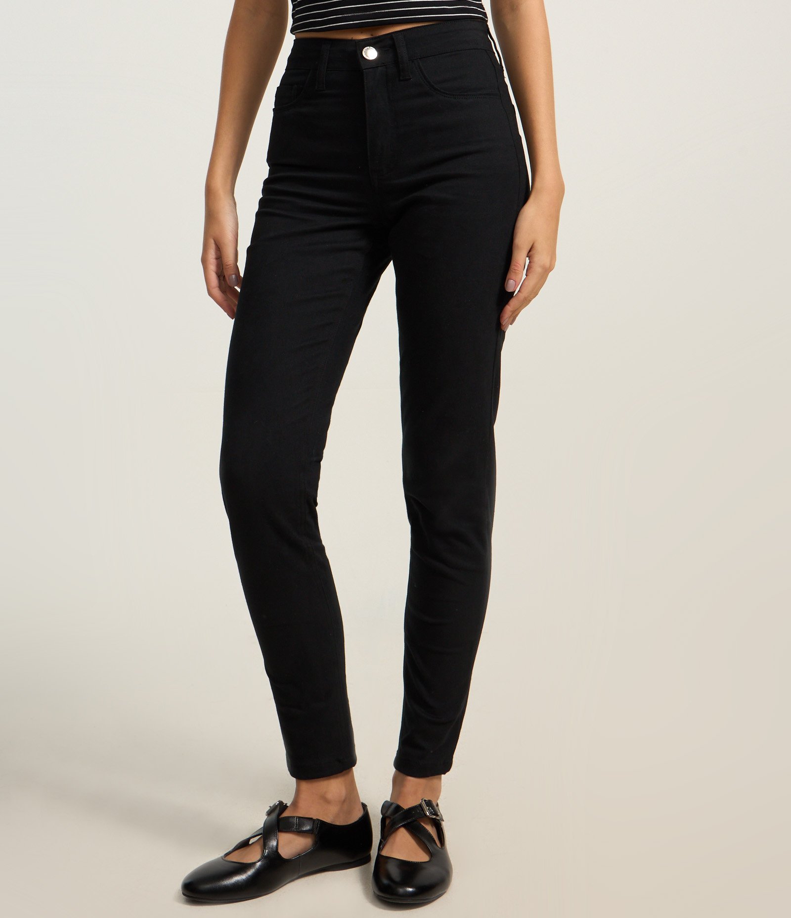 Calça Skinny Básica em Sarja com Cintura Média e Bolsos Preto 3