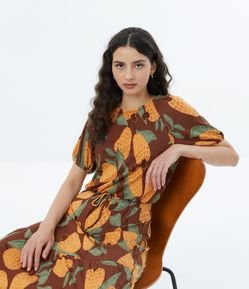 Blusa em Viscose com Abertura nas Costa e Estampa de Caju