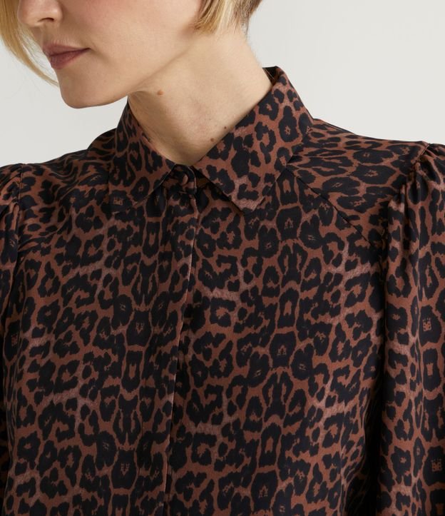 Camisa en Crepé con Estampado Animal Print Leopardo y Manga Abullonada Marrón 4
