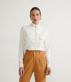 Blusa Manga Longa Texturizada com Gola Alta e Zíper