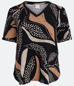 Blusa em Viscose com Manga Curta e Estampa de Folhagem