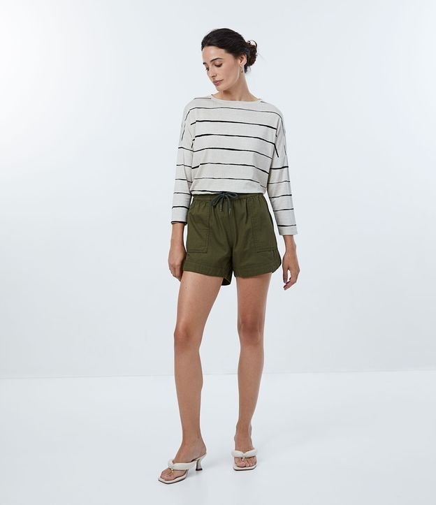Blusa em Viscose Listrada com Gola Canoa