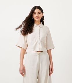 Camisa Cropped em Linho com Manga Curta e Bolsos