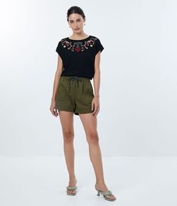 Blusa em Viscose com Bordado Floral