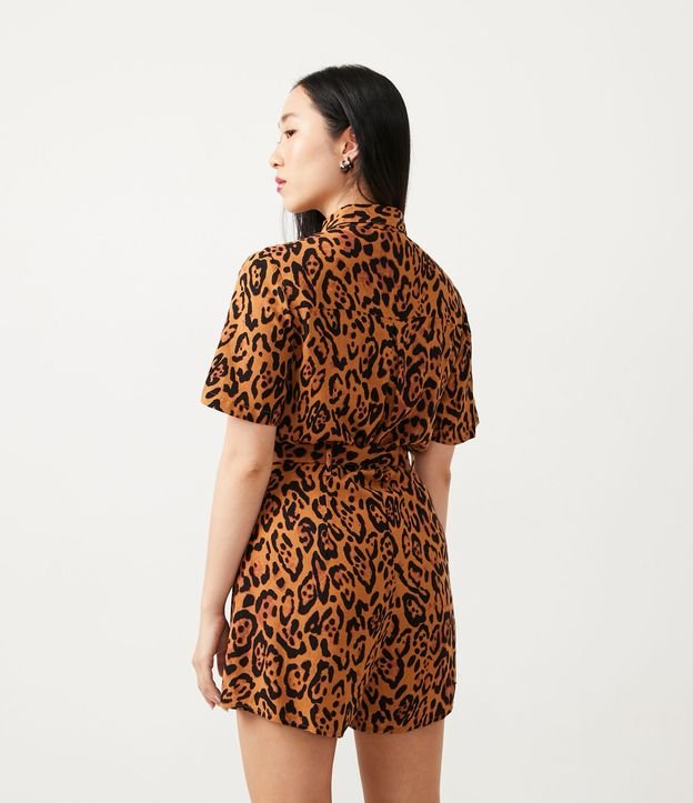 Mono en Viscosa con Estampado Animal Print Leopardos con Cinturón Naranja 3
