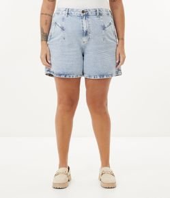 Short Mom em Jeans Delavê com Recortes Curve & Plus Size