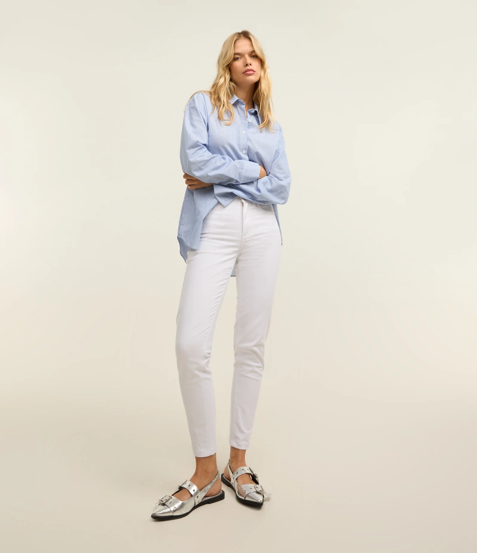 Calça Skinny em Sarja com Cintura Média e Bolsos Branco 1