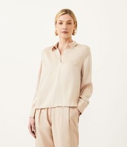 Blusa em Tecido Acetinado com Gola Lapela e Barra Mullet