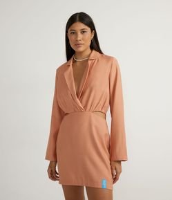 Vestido Curto Alfaiataria com Aberturas Laterais e Manga Longa