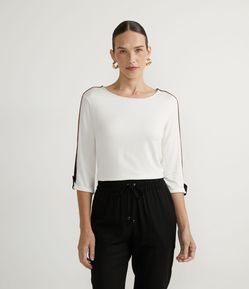 Blusa em Viscolycra Liso com Manga Longa e Martingale