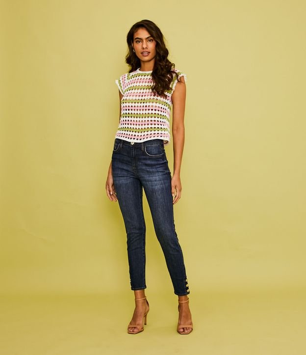 Calça jeans skinny cintura alta com detalhes de botões moda