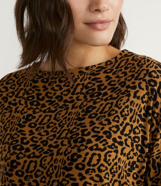 Blusa en Viscosa con Estampado Animal Print Jaguar Marrón 3