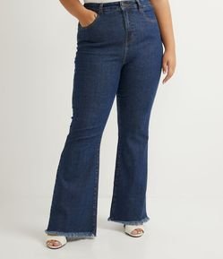 Calça Flare Jeans com Barra Desfiada Curve & Plus Size