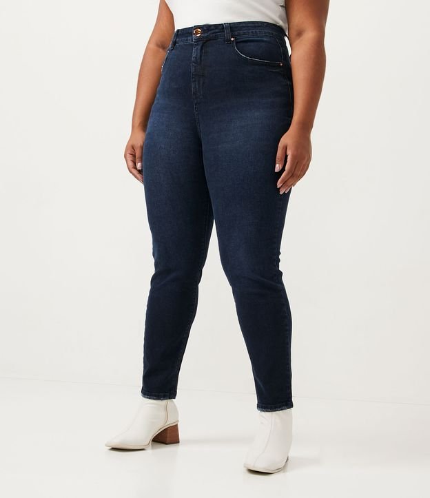 Calça Skinny Jeans com Botão Rose Curve & Plus Size