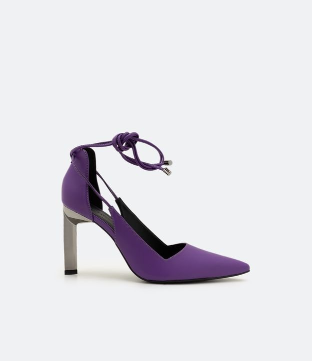 Sapato Scarpin com Salto Alto Diferenciado e Bico Fino