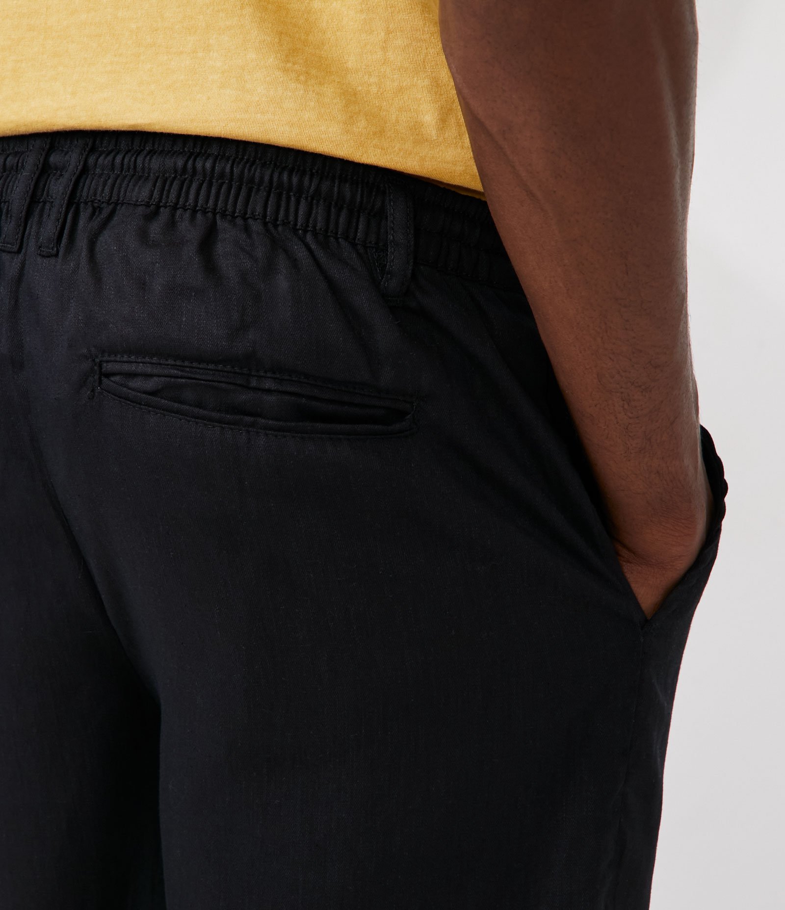 Bermuda em Linho com Bolsos e Ajuste em Ilhós Preto 5