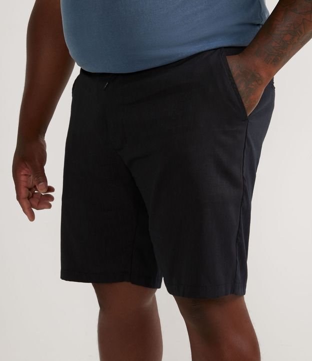 Bermuda Masculina Slim Recta con Ajuste en Lino  Negro 1