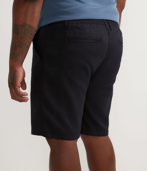 Bermuda Masculina Slim Recta con Ajuste en Lino  Negro 2