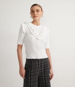 Blusa em Tricô Texturizada com Pontos Vazados e Babado