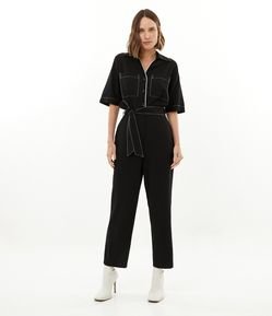 Macacão Reto em Viscose com Bolsos e Pespontos Contrastantes