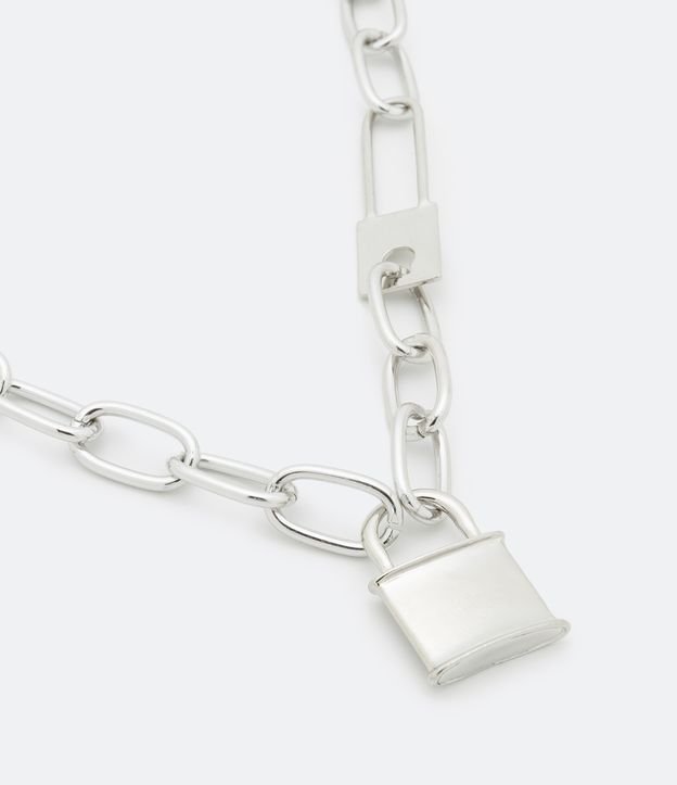 Collar Médio en Metal con Eslabones Ovalados y Colgante de Candado Plata 1