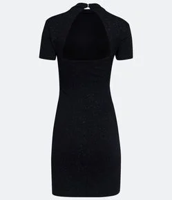 Vestido Curto em Ponto Roma com Gola Alta e Fenda na Barra