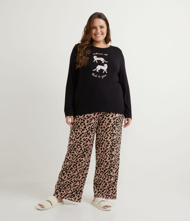 Pijama Longo em Viscolycra com Estampa de Onças Curve & Plus Size