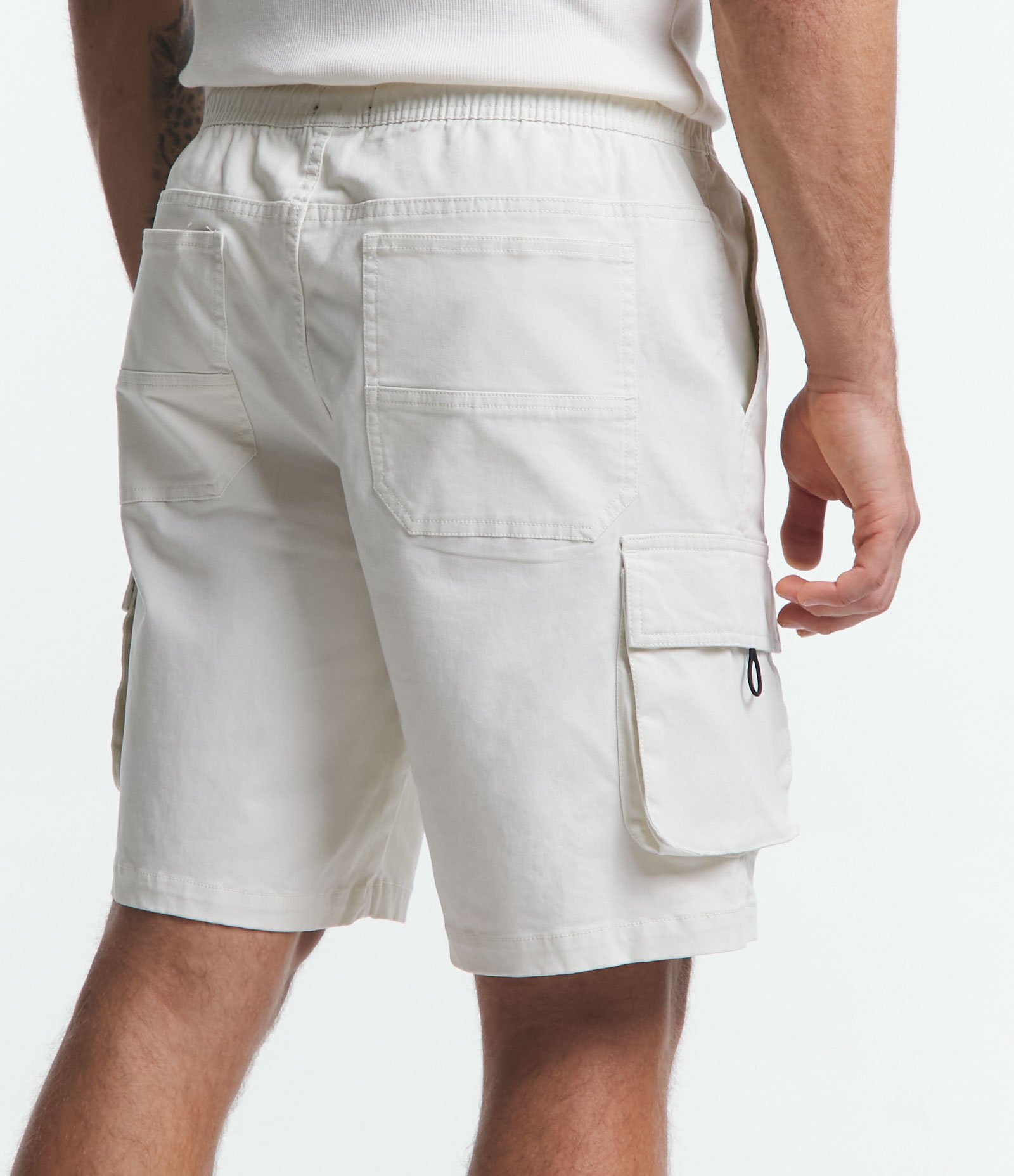 Bermuda em Algodão com Cós Elástico e Bolsos Cargo Bege 3