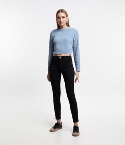 Calça Push Up Básica em Sarja com Bolsos