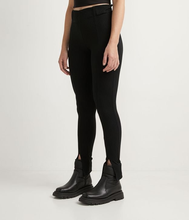 Calça Legging Canelada com Recortes Frontais e Fenda