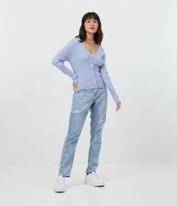 Pantalón Mom Jeans con Desgastes y Barra Cortada a Hilo