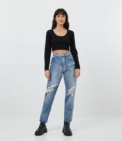 Calça Relaxed em Jeans com Puídos e Barra Desfeita
