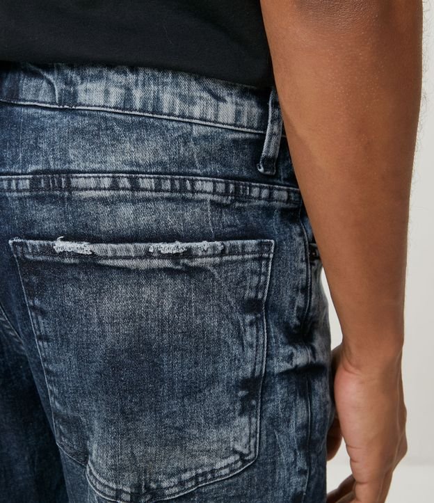 Calça Skinny em Jeans Marmorizado com Rasgos e Puídos Azul 5