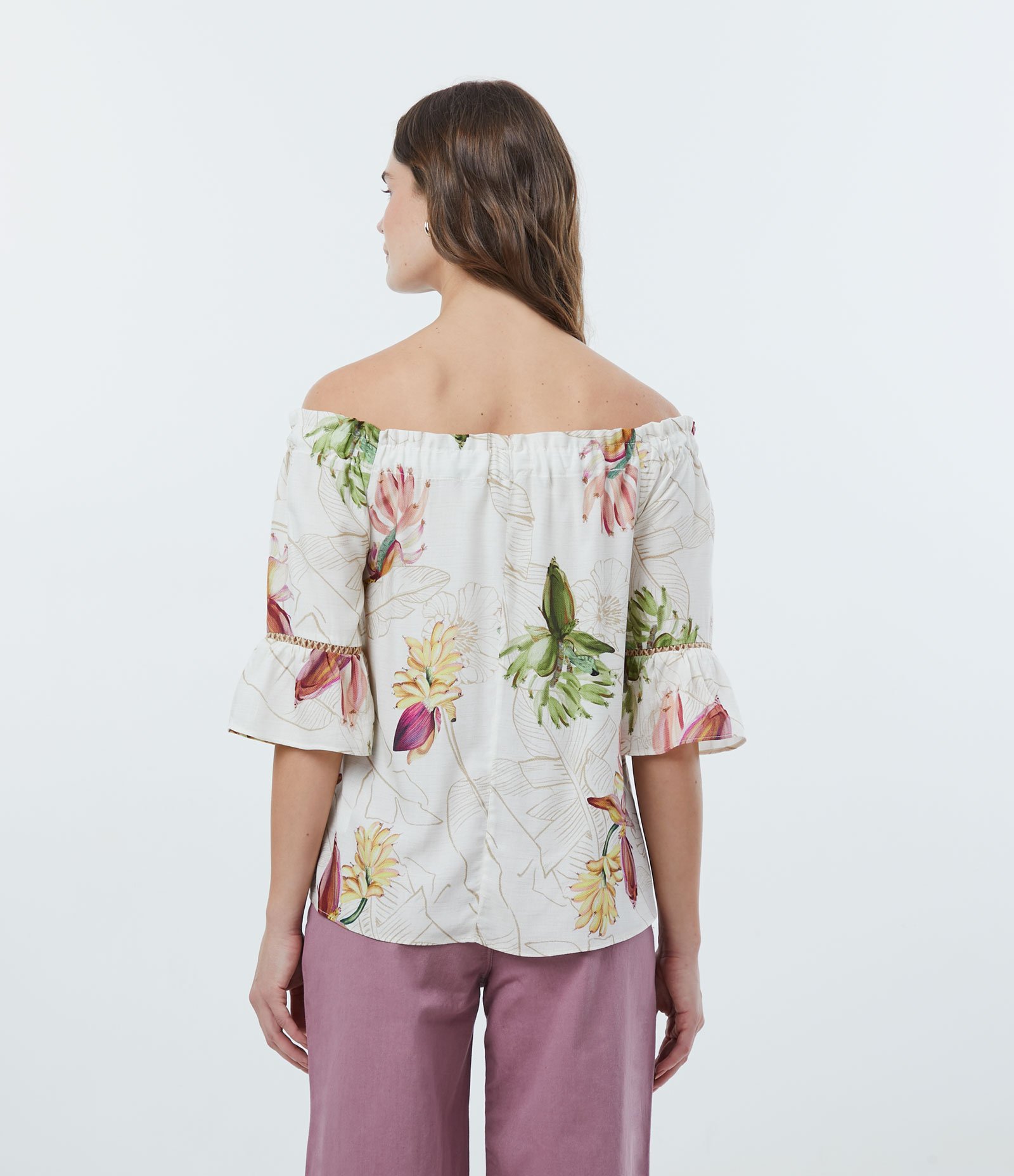 Blusa Bata em Viscose com Estampa Floral e Babado na Manga Bege 3