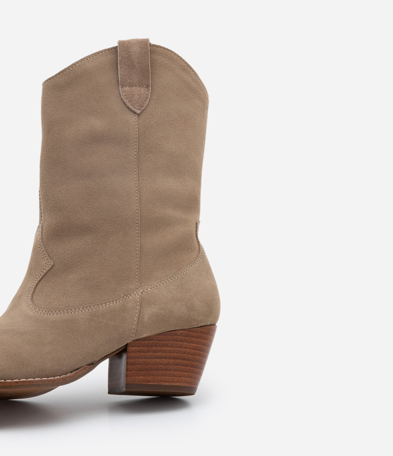 Bota Cano Médio Western com Bico Redondo Marrom 4