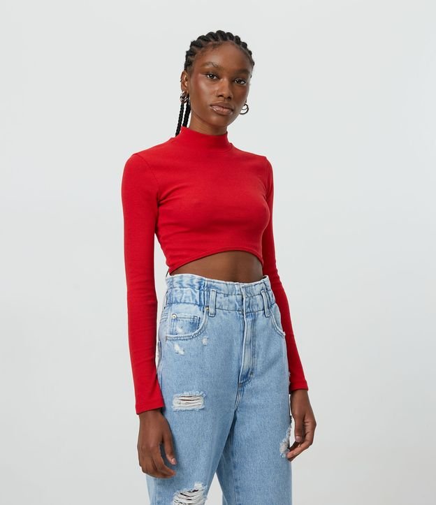 Blusa Cropped em Ribana Canelada com Golinha Alta e Barra Curvada