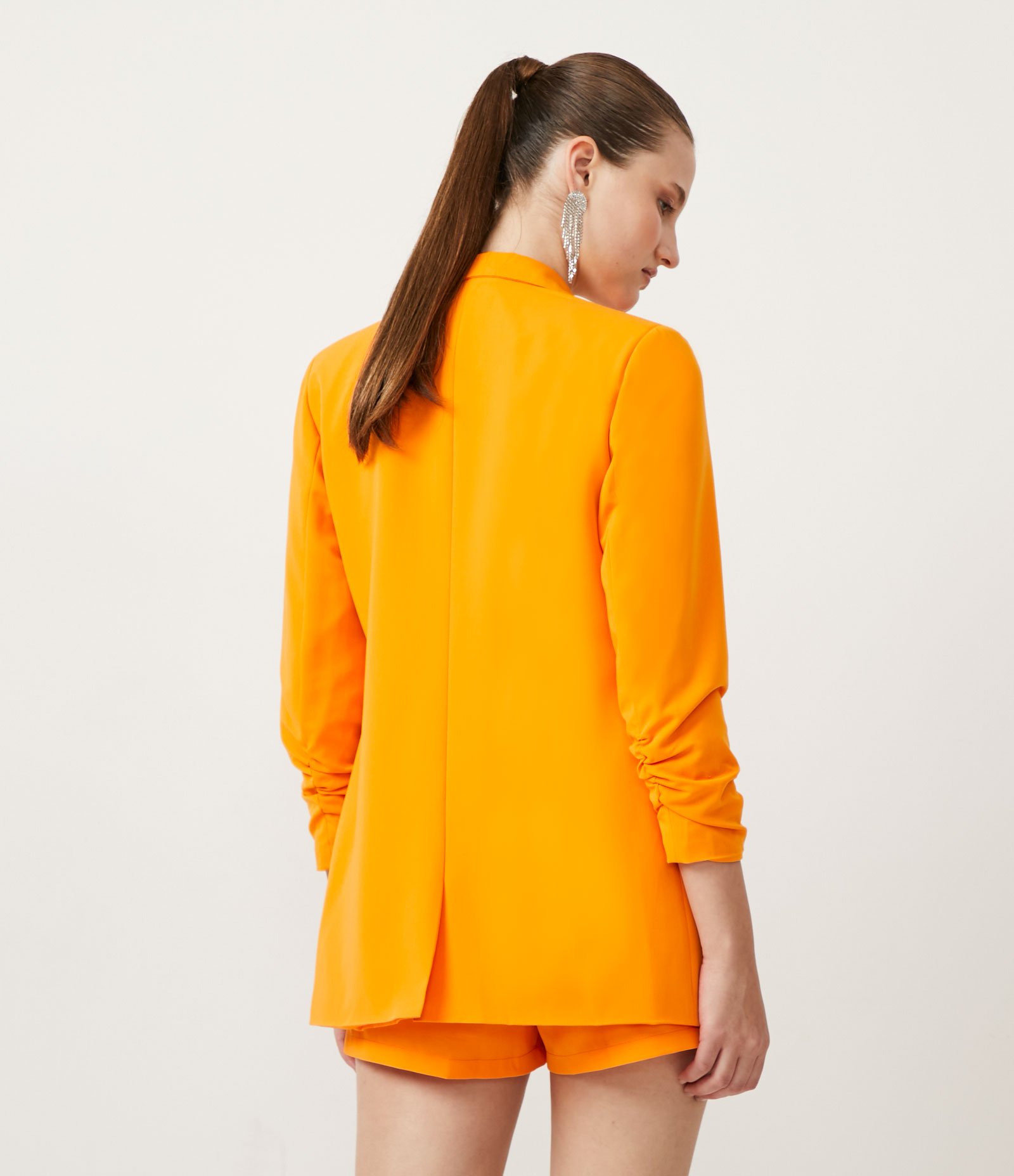 Blazer Alfaiataria Alongado em Crepe com Franzidos nos Punhos 3